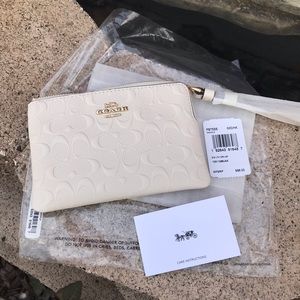 Coach wristlet black color